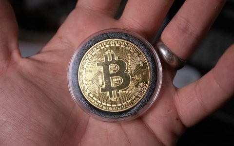 Yükselen token değerleri ve kripto para yatırımları hakkında bilgi veren kapak görseli