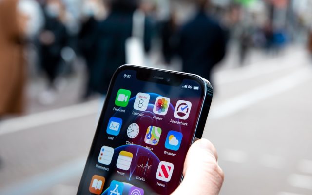 Mobil internet kullanımını simgeleyen bir görsel